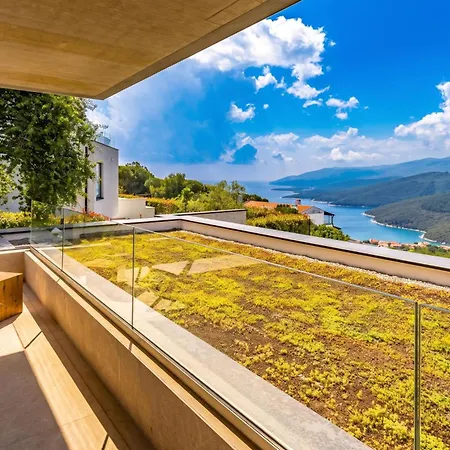 Tree Complex Villa