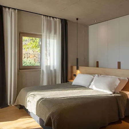 Tree Complex Villa